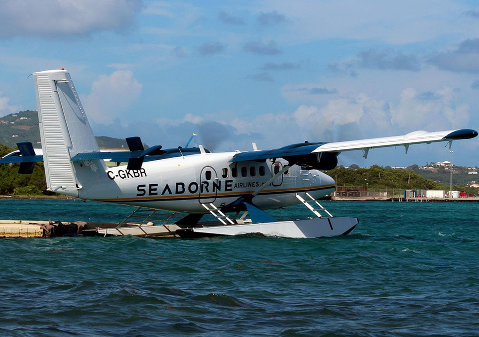 Silver_Airways_Twin_Otter_on base